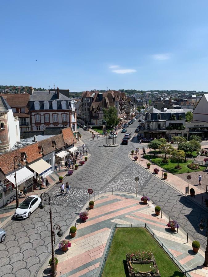 Duplex Au Coeur De Deauville Avec Vue Imprenable Et Parking Prive Luaran gambar