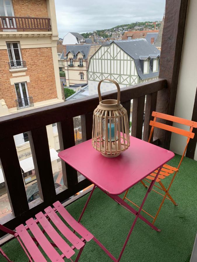 Duplex Au Coeur De Deauville Avec Vue Imprenable Et Parking Prive Luaran gambar