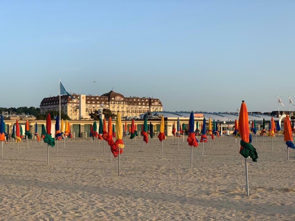 Duplex Au Coeur De Deauville Avec Vue Imprenable Et Parking Prive Luaran gambar